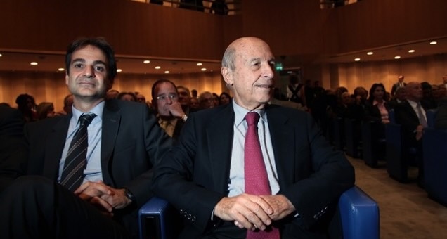 Πύρινος Λόγιος : Το παιχνίδι του Μητσοτάκη με τον νεκρό Σημίτη!