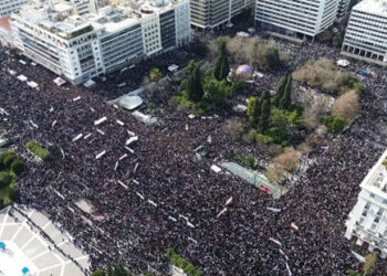 Μεγαλειώδης ξεσηκωμός για το έγκλημα στα Τέμπη: Ούτε στη Βόρεια Κορέα τέτοιο «μαύρο», αλλά το μήνυμα εστάλη και φέρνει σεισμό