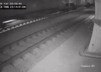 Το μόνο βέβαιο είναι ότι κάτι δεν στέκει καλά…