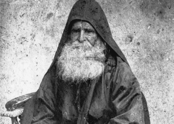 ΝΑΙ ο άνθρωπος του Θεού προβλέπει ως και σεισμούς και δίνει όχι μόνο ημέρα ως και ώρα! Όσιος Παρθένιος ο εν Χίω.
