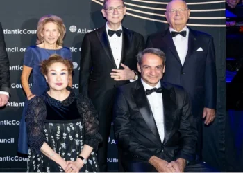 Άγριο γιουχάισμα του Bourla στον Λευκό Οίκο λίγο αφότου επιστήμονες του Πανεπιστημίου Yale κάνουν λόγο για μόνιμες βλάβες από τα mRNA εμβόλια