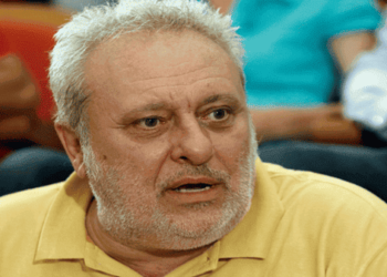 Μνημείο χυδαιότητας η ανάρτηση του Ψαριανού για την Καρυστιανού: «Χαρούμενες νεκρόφιλες μοιρολογίστρες» οι μητέρες των θυμάτων
