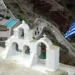«Χορός Ρίχτερ» στη Σαντορίνη: Αδειάζουν πισίνες, εξετάζουν σενάρια για μεγάλο σεισμό