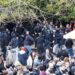 Σύνταγμα: Αστυνομικοί κάνουν προκλητική διέλευση μέσα στο πλήθος και… επιτίθενται με γκλοπ, χημικά – Βίντεο ντοκουμέντο