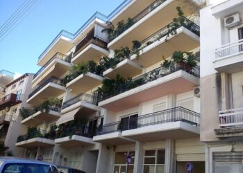 Αλλοδαποί «ανήλικοι» διασκεδάζουν με τα χρήματα του Έλληνα φορολογούμενου στο καινούργιο τους διαμέρισμα