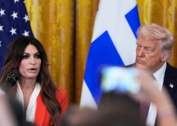 Ο Trump σήκωσε το λάβαρο της επανάστασης: 204 χρόνια μετά υποκλινόμαστε, αγαπώ την Ελλάδα – Guilfoyle: Δυνατή συμμαχία