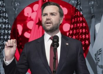 Γελοιογραφία Δημητρίου Χατζηνικολάου : Ὁ Ἀντιπρόεδρος τῶν ΗΠΑ Βάνς κατά Νεοταξιτῶν