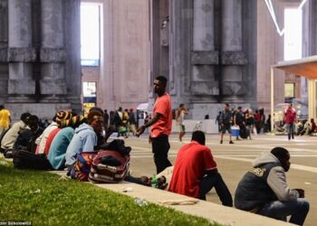 Ομάδες αυτοάμυνας οργανώνουν οι Ιταλοί στο Μιλάνο για να αντιμετωπίσουν τους παράνομους μετανάστες