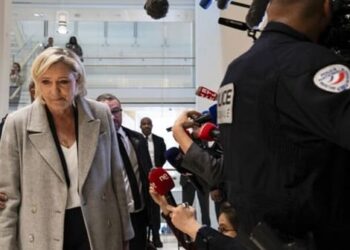 Διεθνής σάλος για το δικαστικό πραξικόπημα στη Γαλλία – Πολιτική δίωξη στη Le Pen, την αποκλείουν από τις εκλογές του 2027