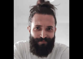 Το κατηγορώ του Αντώνη / Σώθηκε από θαύμα στα Τέμπη και τον συνέλαβαν τα ΜΑΤ στην πορεία