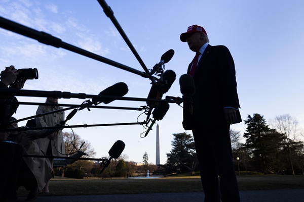 epa11931362 US President Donald Trump speaks to the media about his meeting with Ukrainian President Volodymyr Zelensky as he departs the White House in Washington, DC, USA, 28 February 2025. The Ukrainian leader was asked to leave the White House after Trump and Vice President JD Vance berated him during a meeting in the Oval Office. EPA/JIM LO SCALZO