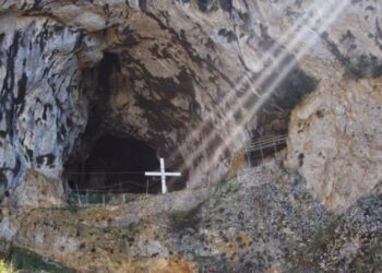 Βοσκός βρέθηκε σε σπηλιά που τελούνταν Θεία Λειτουργία από αόρατους ασκητές και ακούστε τι έγινε..