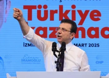 Σάλος στην Τουρκία μετά την σύλληψη του Ιμάμογλου: «Κανείς δεν θα σιωπήσει μπροστά σε τέτοια αδικία», λέει η σύζυγός του