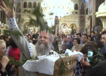 Αθώος ο «Ιπτάμενος» ιερέας της Χίου: Αισθάνομαι δικαιωμένος για το «έγκλημα» που άφησα τις θύρες του Ναού ανοικτές