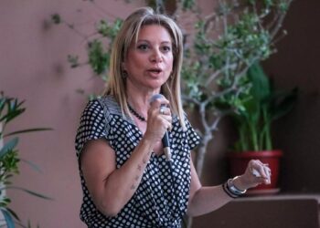 Σαρώνει η δημοφιλία της Μ.Καρυστιανού – Ποσοστά για «άνετη» πρωθυπουργία
