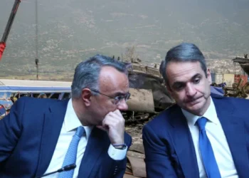 Τέμπη: Ο Κωνσταντινίδης και 372 πολίτες κατέθεσαν μήνυση κατά Μητσοτάκη – Σταϊκούρα για τα βίντεο