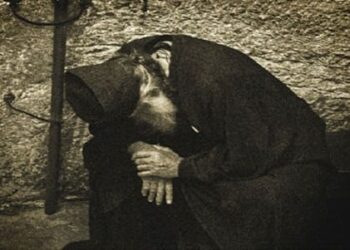 Βοηθάει η στάση του σώματος την προσευχή;