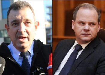 Αισχρή απόφαση Βουλής: Μείωσαν τον μισθό του πολύτεκνου Ν.Παπαδόπουλου που υπερασπίστηκε την πίστη, και τον Καραμανλή τον χειροκροτούν 2 χρόνια