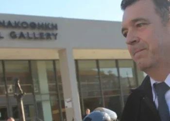 Νίκος Παπαδόπουλος εισέβαλλε στην Εθνική Πινακοθήκη και κατέστρεψε εκθέματα τα οποία, ήταν βλάσφημα προς τον χριστιανισμό.