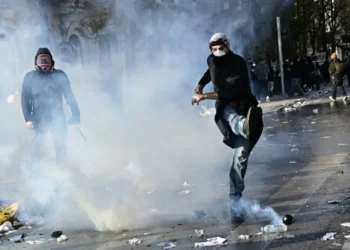 Τέμπη: Προκλητική ανακοίνωση της ΕΛ.ΑΣ για τα αίσχη στο συλλαλητήριο στο Σύνταγμα