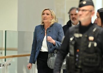Οι Βρυξέλλες δείχνουν το πραγματικό πρόσωπο του φασισμού τους, εξοντώνοντας πολιτικά εμπόδια με «συνταγή» Ερντογάν