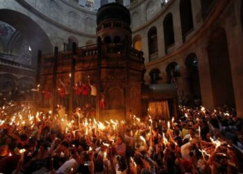 Μοναχός του Αγίου Τάφου απαντά στο BN για τον σάλο που προκλήθηκε με το Άγιο Φως