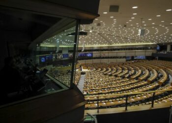 Τα κράτη της φτωχοποιημένης Ε.Ε. ανοίγουν «πόλεμο» με τον Τραμπ: Πρώτο «κύμα» δασμών 25%