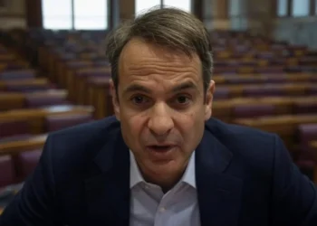 ΚΥΡΙΟΣ ΜΑΞΙΜΟΣ : Έφυγε έξαλλος με τα άδεια έδρανα των βουλευτών του!