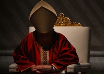 Ο Πάπας Φραγκίσκος των ΛΟΑΤΚΙ που μιλούσε για τους φτωχούς και κάλυπτε βιαστές – Άφησε πίσω του χάος, σκάνδαλα και σύγχυση
