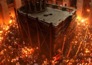 Απευθείας η τελετή Αφής του Αγίου Φωτός από τον Πανάγιο Τάφο στα Ιεροσόλυμα