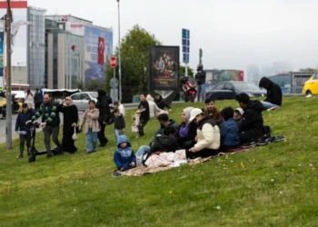 Τουλάχιστον 150 τραυματίες από τα 6,2 Ρίχτερ στην Κωνσταντινούπολη – Τούρκος καθηγητής: «Έρχεται μεγάλος σεισμός – Μεγαλύτερος των 7 Ρίχτερ»