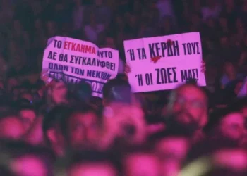Τέμπη: «Βόμβες» από Μανώλη Κοττάκη για τον «περίεργο» ρόλο ορισμένων συγγενών θυμάτων
