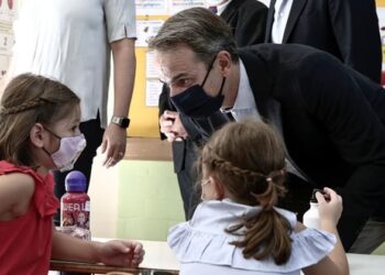 Παρασκευή Σιδέρη : Κατευθύνσεις γεμάτες στοργή προς ιδιωτικούς και δημόσιους υπαλλήλους, συνταξιούχους και γονείς μαθητών..