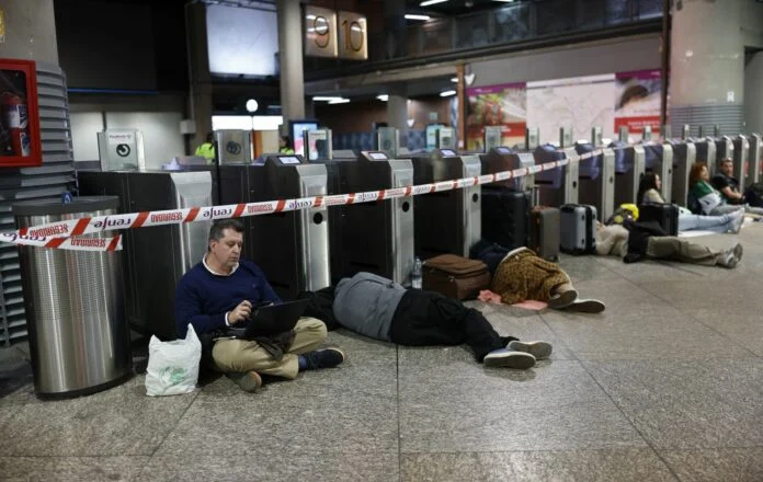 Stranded train passengers spend the night at Atocha railway amid a massive power outage that affected Spain and Portugal, in Madrid, Spain, late 28 April 2025 EPA/RODRIGO JIMENEZ
