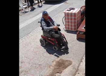 Ντρέπεται και η ντροπή! Έκαναν έξωση σε 83χρονο την ώρα που έκανε αιμοκάθαρση – Κατέρρευσε η σύζυγός του (βίντεο)