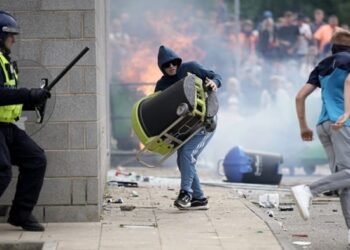 Προειδοποίηση σοκ από το King’s College – Σκοτεινοί καιροί στη Βρετανία, είναι στα όρια εμφυλίου…