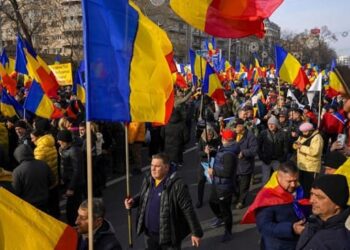 Ραγδαίες εξελίξεις στη Ρουμανία – Παραίτηση του Πρωθυπουργού και σενάριο επιστροφής Γκεοργκέσκου