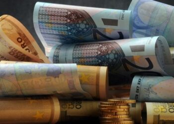 Στην Ολλανδία προειδοποιούν τον κόσμο να φυλά μετρητά και στην Ελλάδα η κυβέρνηση ζει στην ψηφιακή «κοσμάρα» της