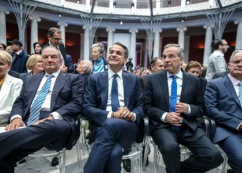 ΚΥΡΙΟΣ ΜΑΞΙΜΟΣ Ταραγμένος ο Κυριάκος από το σύνθημα σε συγκέντρωση της ΔΑΠ!