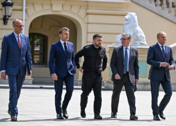 Ευρωπαίοι σε Ρωσία: Εκεχειρία ή κυρώσεις – Μεντβέντεφ: Βάλτε στον κ@@@ τα σχέδιά σας