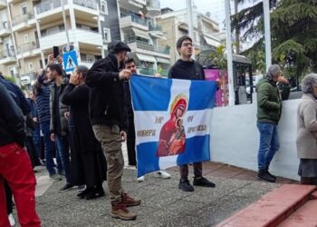 Αντιδράσεις πιστών για την παρουσία του δημιουργού των βλάσφημων έργων σε σεμινάριο εκπαιδευτικών εικαστικών