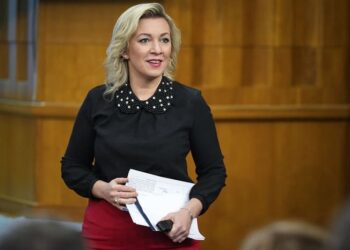 Μ.Ζαχάροβα για Β.Ζελένσκι: «Περιμένουν τον κλόουν για να συνέλθει από τις παραισθησιογόνες ουσίες»