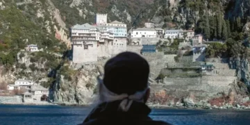 ΜΙΑ ΣΚΕΠΤΟΜΕΝΗ ΕΛΛΗΝΙΔΑ : DON’T WORRY, ΠΑΙΔΕΣ! ΘΑ ΠΑΛΕΨΟΥΜΕ ΜΟΝΟΙ ΑΠΕΝΑΝΤΙ ΣΤΟ “ΘΗΡΙΟ”! ΠΟΙΟ ΘΗΡΙΟ, ΚΑΛΕ; ΤΟΝ ΚΑΡΑΓΚΙΟΖΗ, Χ..ΣΤΗ, ΑΝΤΙΧΡΙΣΤΟ…