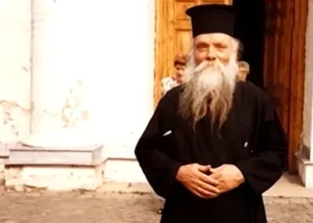 Ο κεκοιμημένος π. Ευμένιος Σαριδάκης καθόταν στον καναπέ και μίλησε στην εγκυμονούσα!