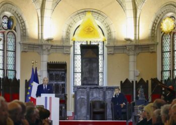 Οι Μάσκες Πέφτουν: Ο Μακρόν εκφώνησε Ομιλία στην Μασονική Στοά της Γαλλίας