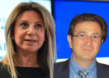 Μύδροι από Καρυστιανού για το πόρισμα Καρώνη: «Έκτρωμα – Μη πιάνετε στο στόμα σας την κόρη μου»