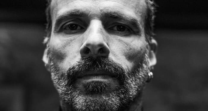 Ο δημιουργός των αντιχριστιανικών βλασφήμων τερατουργημάτων που εκτίθενται στην «Εθνική Πινακοθήκη» Χριστόφορος Κατσαδιώτης σε…