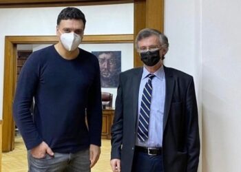 Nέα μελέτη δείχνει ότι τα εμβόλια COVID-19 καταστρέφουν πάνω από το 60% των μη ανανεώσιμων ωαρίων των γυναικών