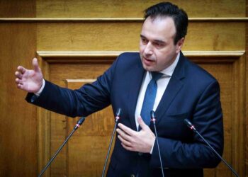 Αντιπαράθεση για τον προσωπικό αριθμό στην Βουλή: «Είμαι χριστιανός ορθόδοξος»