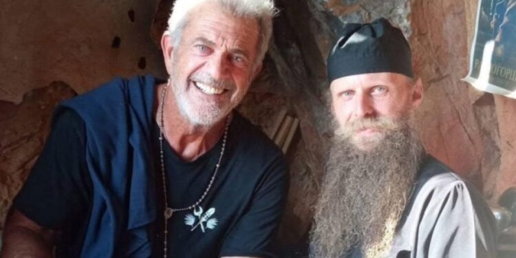 Ο Μελ Γκίμπσον στο Άγιο Όρος: Το φωτεινό χαμόγελο μιας ψυχής που λούζεται στην ανόθευτη αλήθεια της Ορθοδοξίας – Μακάρι και ορθόδοξος!